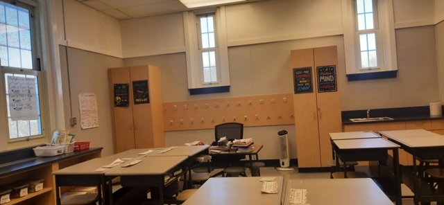 FariasJaguars's tweet photo. Pilot Classroom at Jefferson looks great! Students were so excited this morning to see their new room. New year, new room. :) @MrsRatnersClass #jeffersonjagsrock https://t.co/ePisoEYAK0
