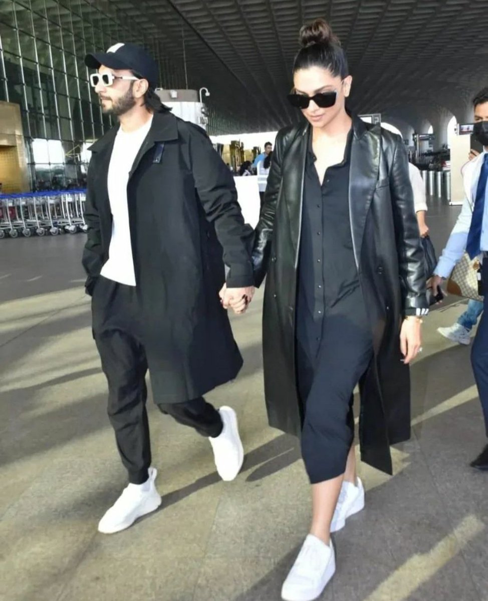 2Deepveer's tweet photo. Ranveer and Deepika spotted at Mumbai Airport 3 😍❤ #deepveer https://t.co/LzmDz9ZtoS
