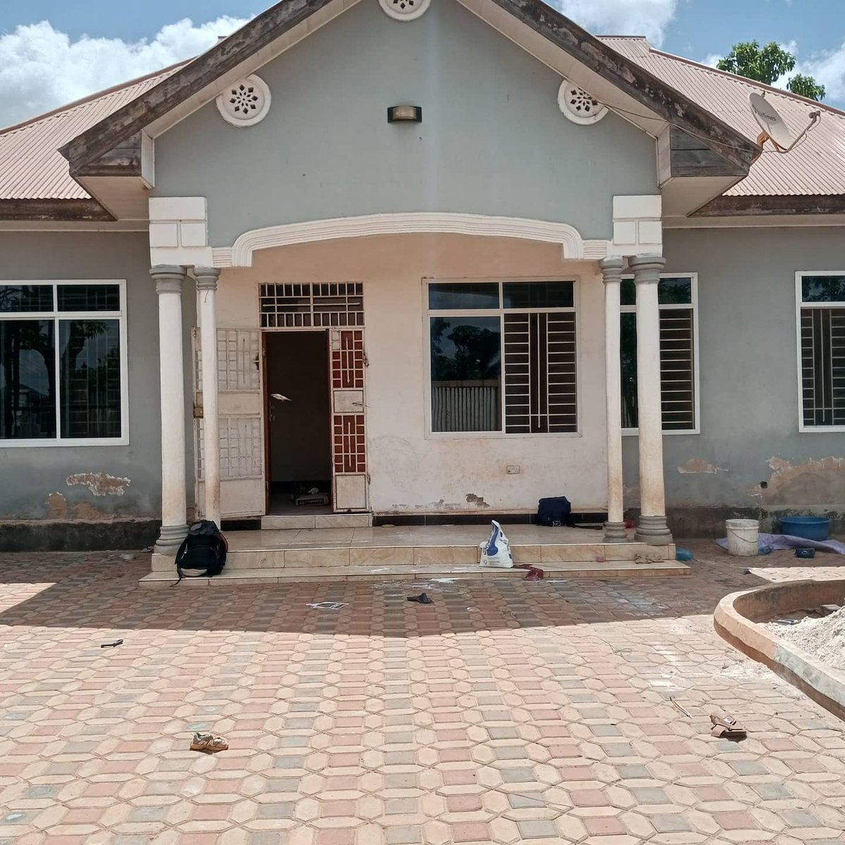 RayJacksonTz's tweet photo. Apartment for Rent

👉Loca:Kihonda(Magorofani)Moro
👉Rent: Tsh.400,000/=
(Pay6Mnth)

4Bedrooms/Sitting/Kitchen
CarParking/Public Toilet.📌

Mawasiliano
Call/WhatsApp
0785-517158 https://t.co/JYfLkyyTd4