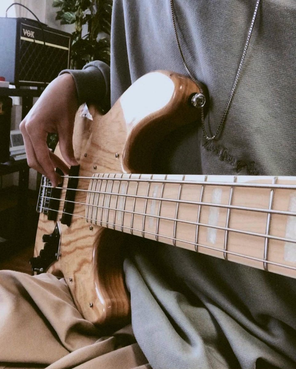 sireusaofficial's tweet photo. Start your year with the right gear | AESTHETIC. 

#RightGear #MarcusMiller #SireV7

Thanks to @daichi_ray1(IG) https://t.co/SIuDAn4S6K