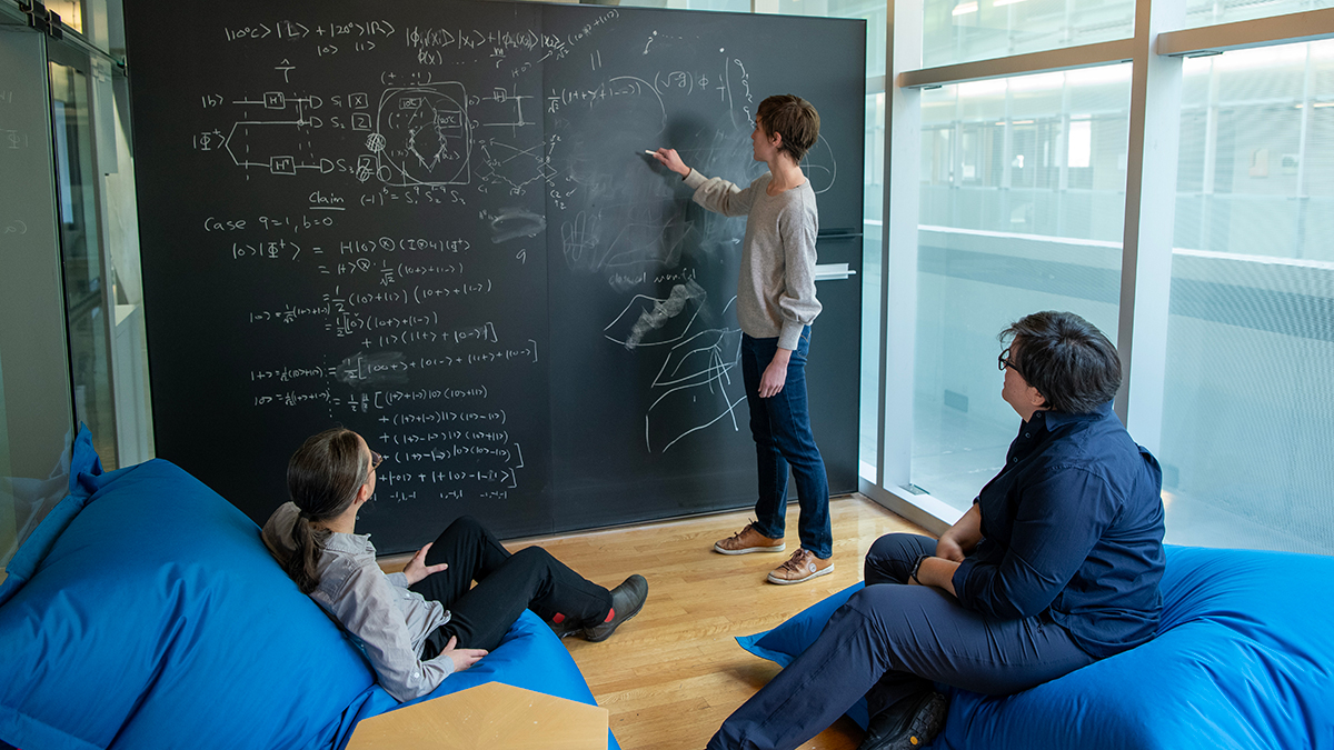 Perimeter's tweet photo. The Simons Emmy Noether Fellows Program, supported by the @SimonsFdn, provides a valuable opportunity for early- and mid-career scientists from under-represented groups in physics. Apply by Jan. 9! https://t.co/iUnZ9hjBXl https://t.co/lTMoV4joN6