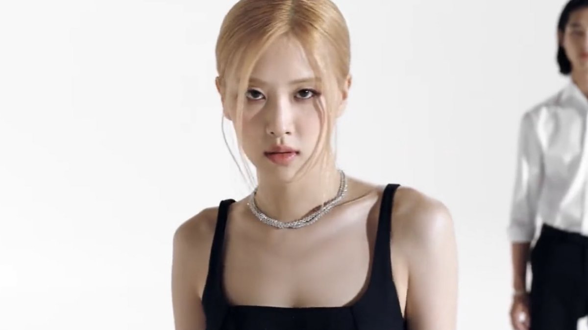 bIackpinkloops's tweet image. rosé for tiffany lock