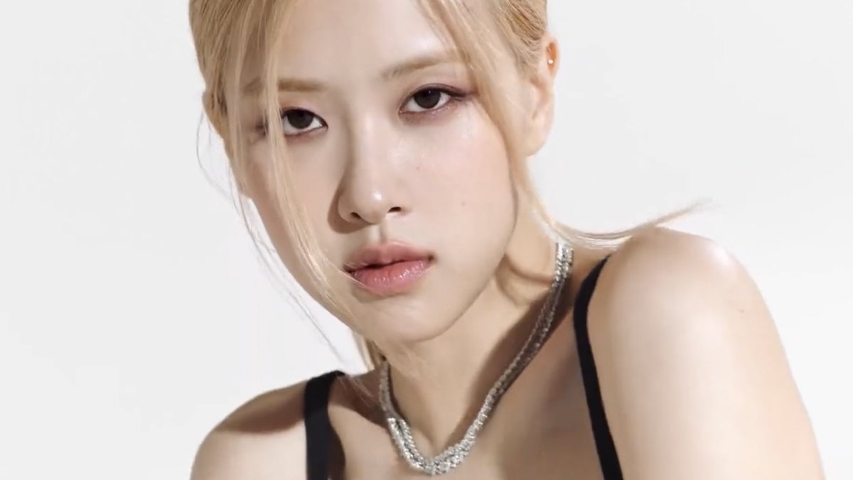 bIackpinkloops's tweet image. rosé for tiffany lock