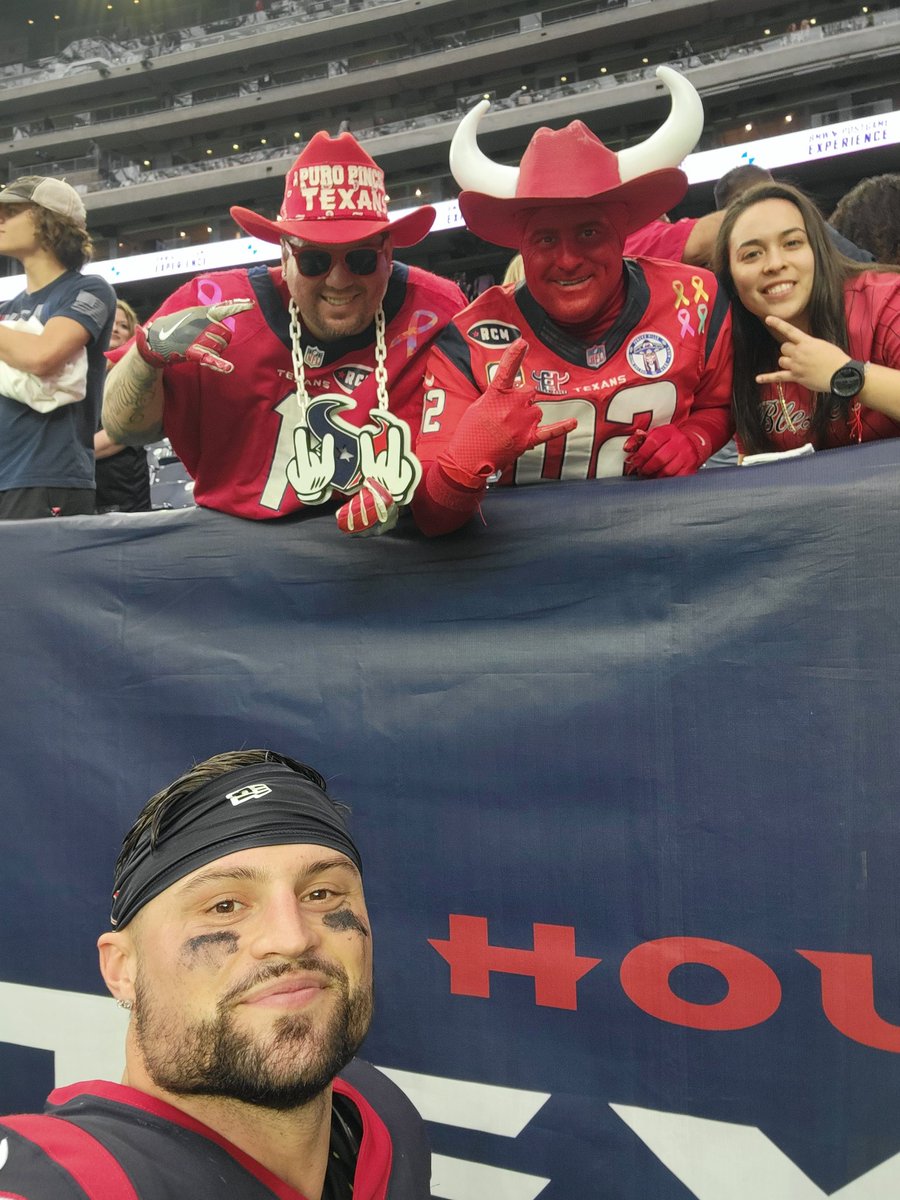TexansRedBull's tweet photo. Thanks for the selfie @blockayyy. We see you out there flying around every game and looking forward to seeing it many more years from you here in H-Town! Keep doing what you're doing bro, us fans recognize heart and grit. You have both! 🤘🏽 https://t.co/jjCBbJRPKQ