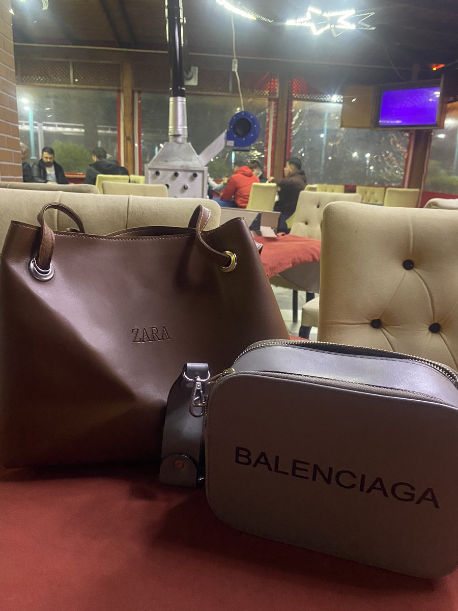 Şu çantalarla bizi soktuğu mekana bakın vallahi taşlanıcaz şimdi <a href="/0ilaydadeniz/">İlayda deniz</a>