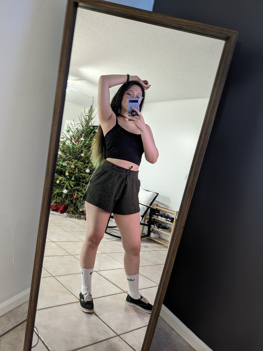 Goal for 2023 - learn how to take photos (ya girl is STRUGGLING)

But in reality - really gonna focus on loving myself because quite frankly, I don't.
