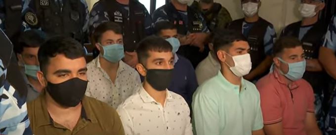 Por más barbijo que se pongan, esas caras y esos nombres ya tienen la condena social de por vida. Cadena perpetua a esos cobardes y asesinos, un poco de paz a la familia de la víctima y justicia por Fernando Báez Sosa.