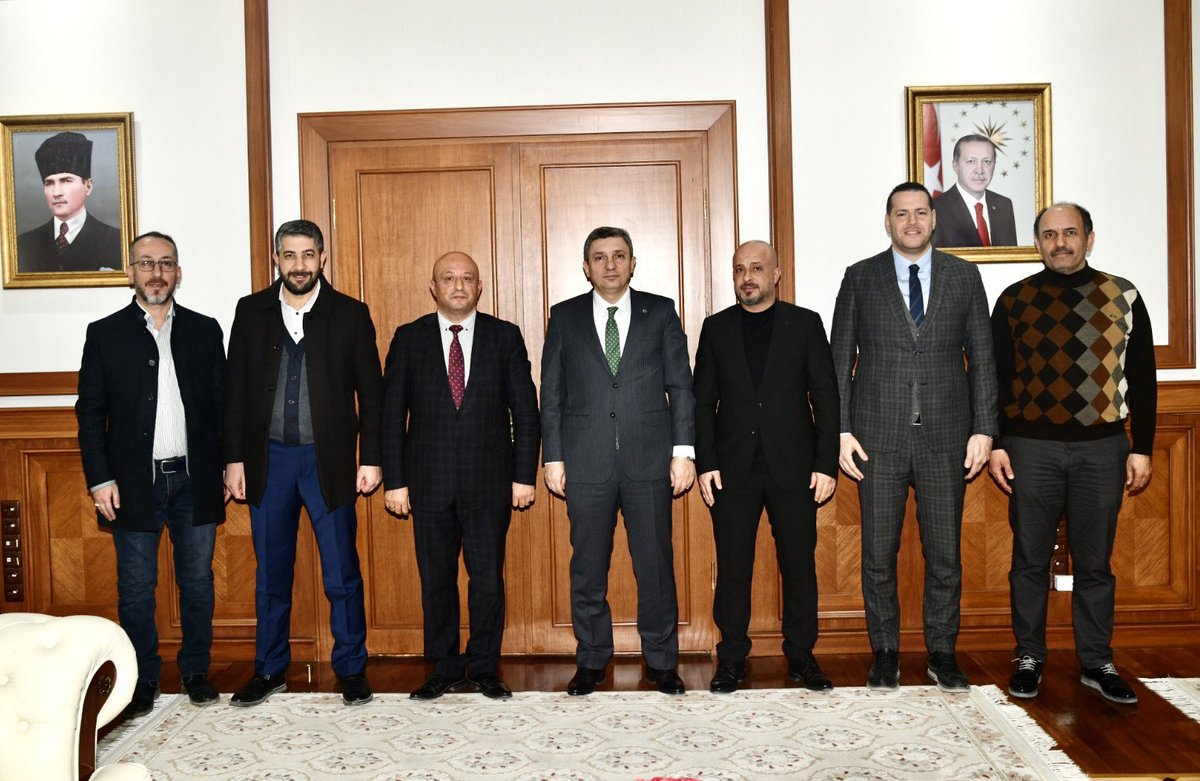 Özel Okullar Platformu ve Derneği Başkanı Celal Türker ve üyeleri Vali Hulusi Şahin’i Makamında ziyaret ettiler.