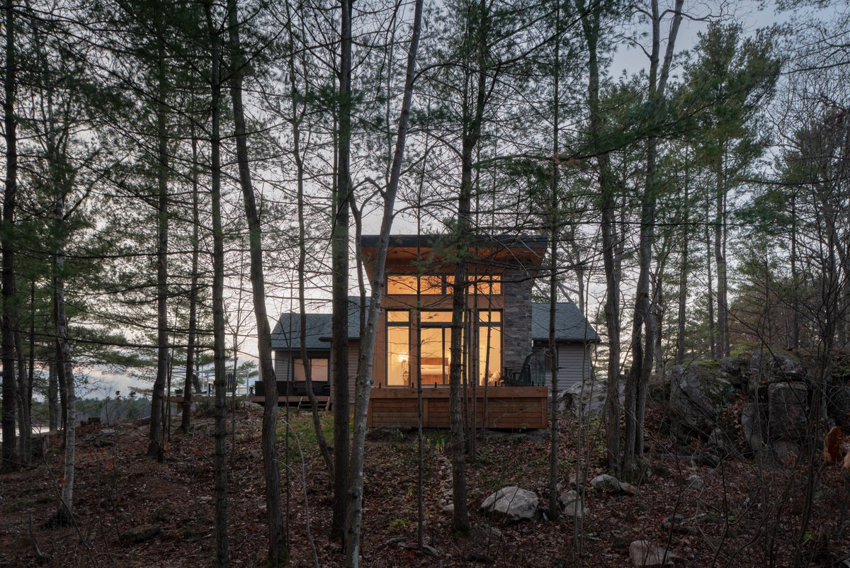 daymark_design's tweet photo. Tea Lake Refuge

Link: https://t.co/31oDsYqzEk 

Architecture - Daymark Design Incorporated
Photography - Ozimek Photography

Distinctive, Lasting Architecture
#daymarkdesign #architecture #ontario #design #modernarchitecture  #dezeen #canadianarchitecture #scandistyle #muskoka https://t.co/oWeY4u722F
