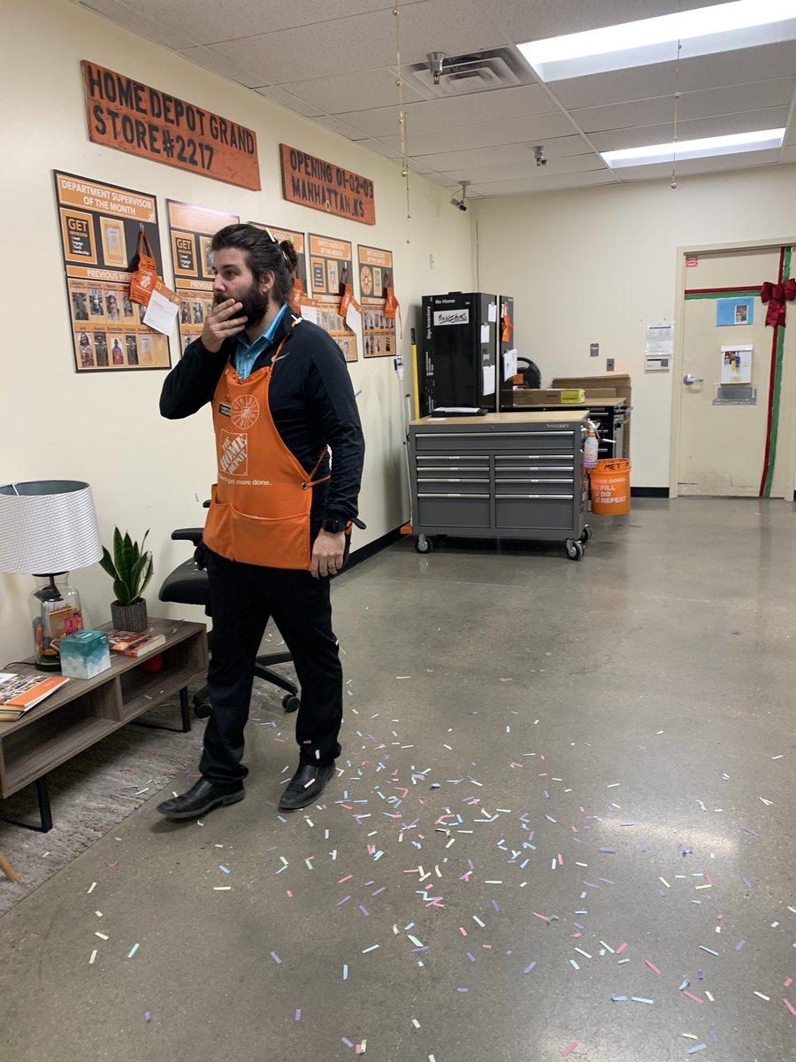 jst4amy's tweet photo. Kicking it off right @ #Dreamteam2217 20 years 🎉 https://t.co/yAF2R0gglU