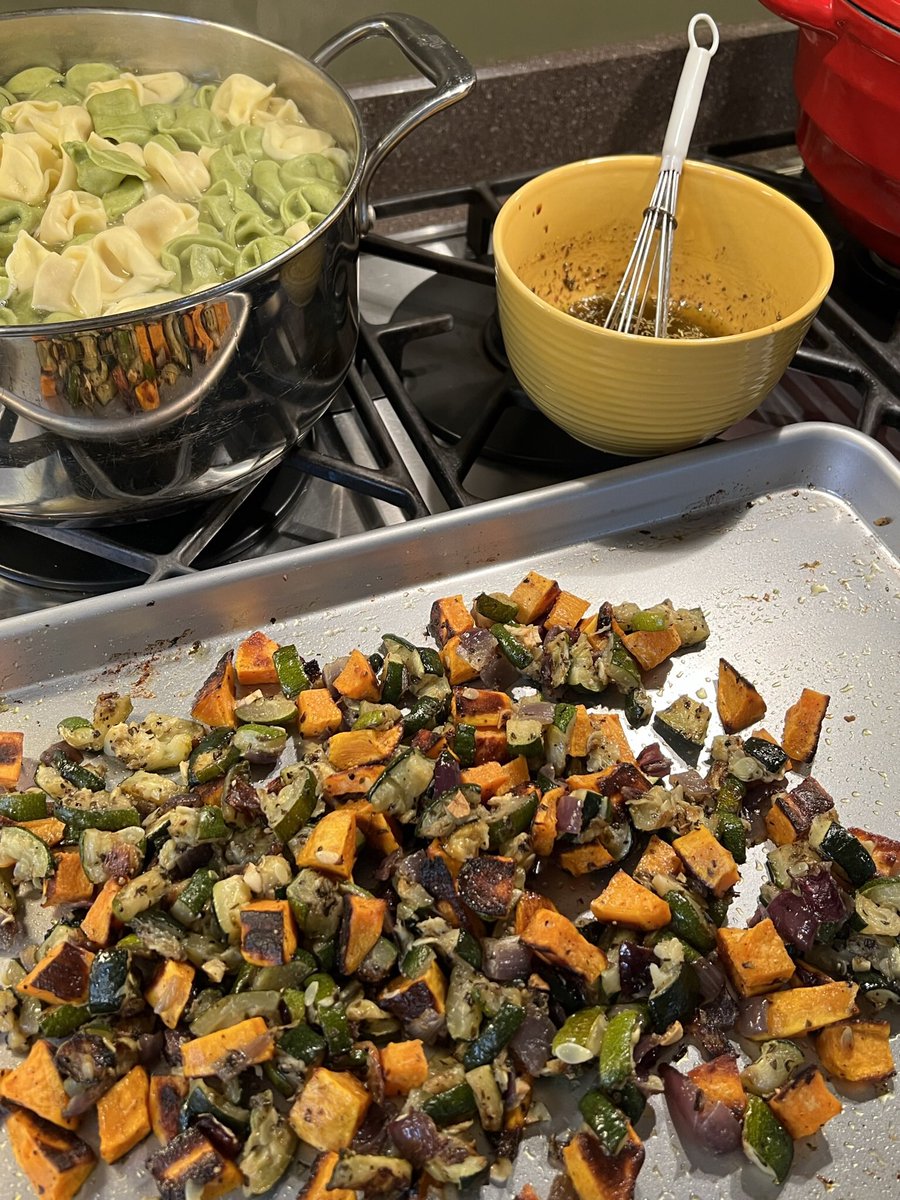 sliprockseeker's tweet photo. #MondayMeals 🍜 Roasting vegetables brings out their earthy flavors and texture adding a winter phytochemical food boost to your day.
Roasted Sweet Potato, Zucchini, Onion & Garlic tossed with a Balsamic Vinegar and Italian Seasoning #Marinade and #Tortellini. #FreshFastFood https://t.co/0rM4j1Uxj0
