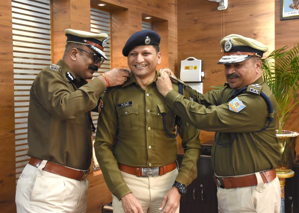 YSR_IPS's tweet photo. New year with additional star on the shoulder,added band to the color,ribbon to the cap not only decorates and enriches the glory of police uniform but also entrusts bigger  responsibility and challenges to deliver in service to the Nation. https://t.co/Mjl6vKzTFa
