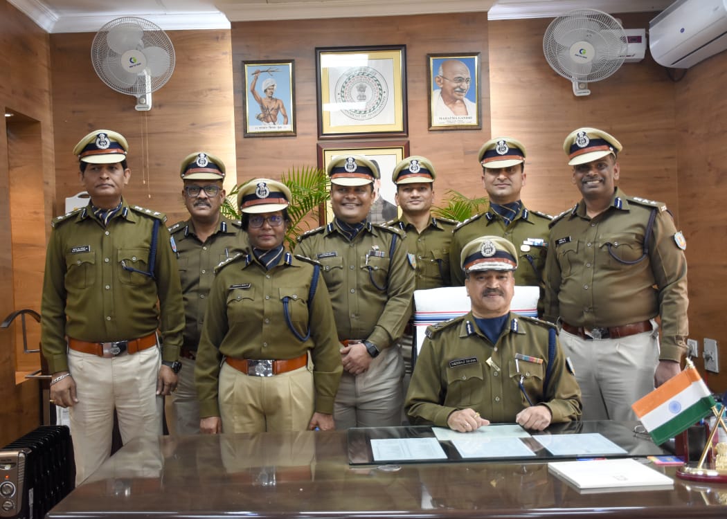 YSR_IPS's tweet photo. New year with additional star on the shoulder,added band to the color,ribbon to the cap not only decorates and enriches the glory of police uniform but also entrusts bigger  responsibility and challenges to deliver in service to the Nation. https://t.co/Mjl6vKzTFa