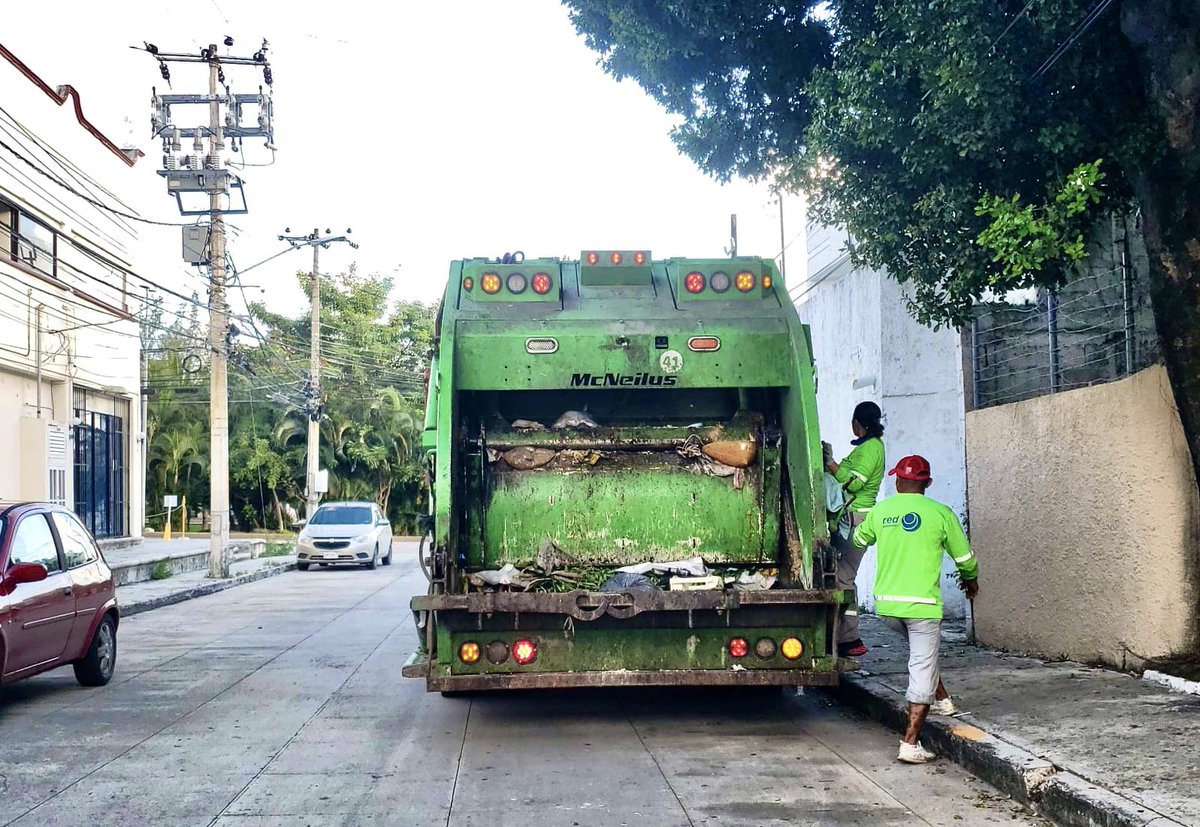SIRESOL_CUN's tweet photo. ✨ Seguimos trabajando por un Cancún más limpio. ♻️

🚛 Comenzamos el día con la recolección en la #SM20 #SM4 y #SM41. Posteriormente realizaremos el perímetro de la av. tulum. 🚮 

Si ubicas algún sitio que requiere atención #ReportaYAporta 🤳 al 📲 9983216106

@anapatyp https://t.co/bjhFKf7ivS