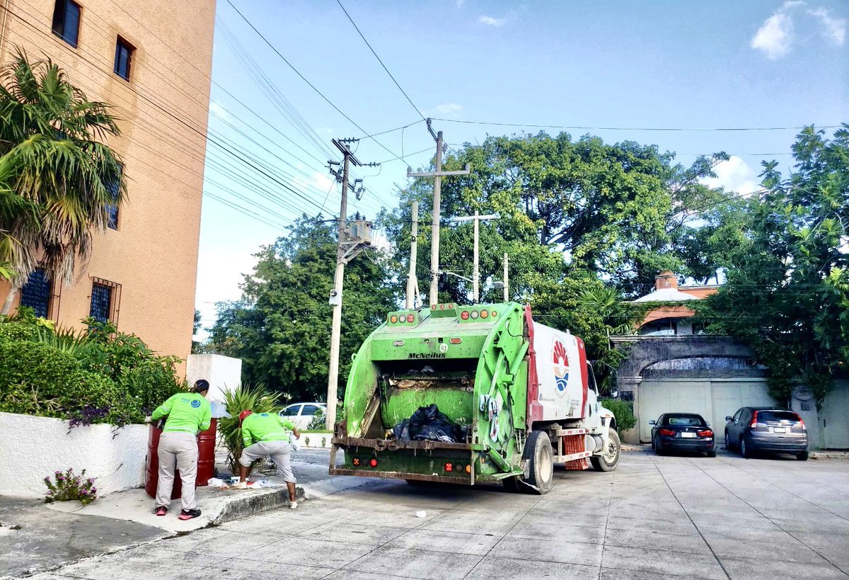 SIRESOL_CUN's tweet photo. ✨ Seguimos trabajando por un Cancún más limpio. ♻️

🚛 Comenzamos el día con la recolección en la #SM20 #SM4 y #SM41. Posteriormente realizaremos el perímetro de la av. tulum. 🚮 

Si ubicas algún sitio que requiere atención #ReportaYAporta 🤳 al 📲 9983216106

@anapatyp https://t.co/bjhFKf7ivS