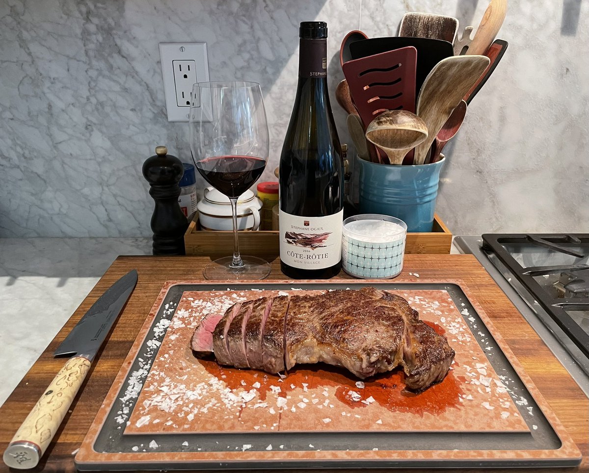 ActonManning's tweet photo. Wagyu Cote Rotie
I will remember you two 
If ever I have a bad day ☺️

@CoteRotieOgier #coterotie
#stephaneogier 
#wagyu #wagyubeef #wagyusteak
#rocksalt #falksalt @FalksaltUSA #mirador #cuttingboard #homecooking #steakathome #winepairing #winelover #hygge #umami #homecooked https://t.co/gWdL7tihTt