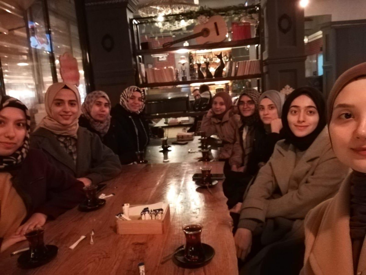 KarabukKYGM's tweet photo. 📍Katip Çelebi Yurt Müdürlüğü
Müdürlüğümüz öğrencileri ve manevi danışmanımız Nurten Ellialtıoğlu eşliğinde yatsı namazında buluştular. https://t.co/DAiaMrcF61
