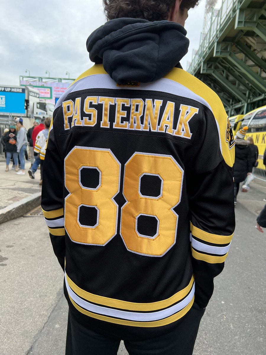 PeteBlackburn's tweet photo. This guy needs a refund immediately https://t.co/ZuL21MGhee
