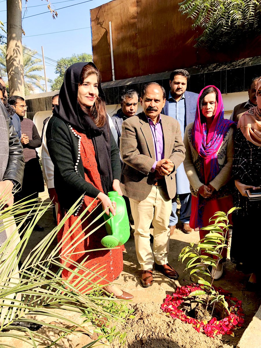 #NewYear2023 has been Celebrated at City Implementation Unit, PICIIP Sahiwal under the chairmanship of @commissionerswl .Cake-cutting & plantation performed. Women from different sectors of life also participated. @PakistanADB  @ADBandNGOs @ADBSocial @piciip @lgcdpunjab #NewYear