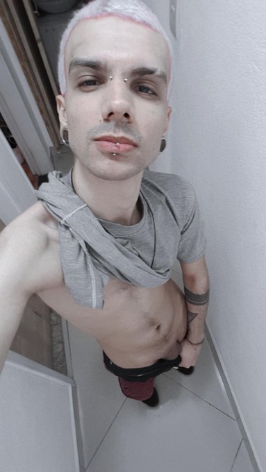 Ia postar na roda mas como to com sono vai aqui mesmo e depois eu finjo que dormi e esqueci... flwvlw