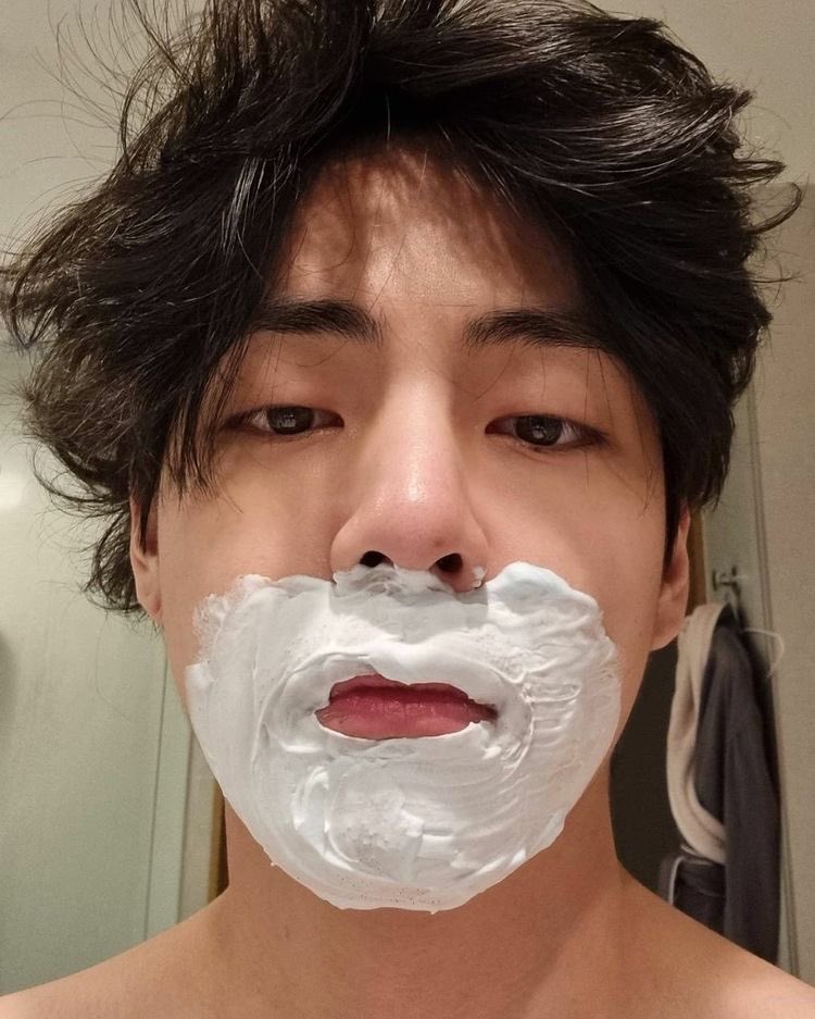jkkteaa's tweet photo. #taekookau ★ 
donde 🐰 es un profesor de niños pequeños y 🐻 es un padre soltero con una hija muy pegote. https://t.co/WfG1NsPSZ1