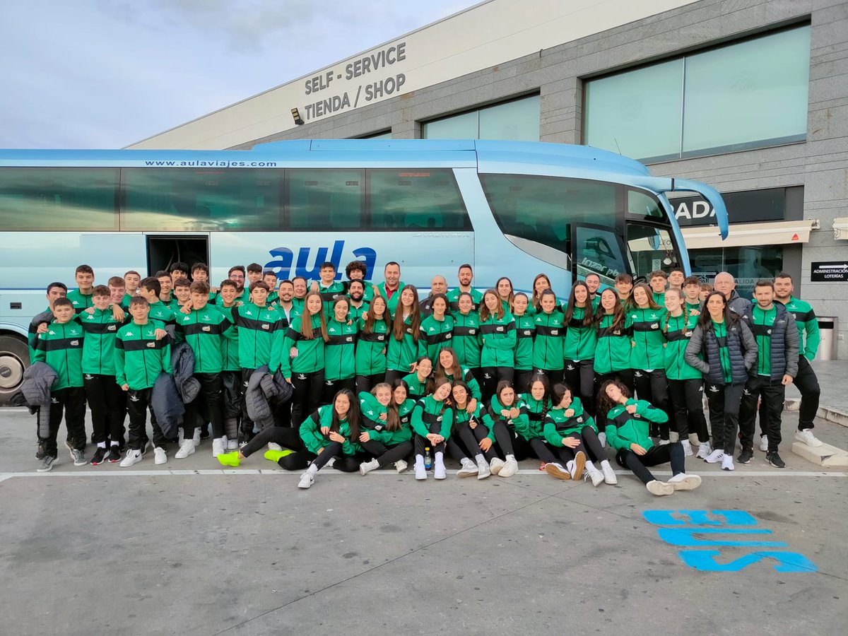 FExB's tweet photo. Las Selecciones Extremeñas @FExB  ⁦@DXTextremadura⁩ viajando al ⁦@CESA_CSD⁩ ⁦@BaloncestoESP⁩ con mucha ilusión en representar al Baloncesto Extremeño. Gracias a unos de nuestros Partners #TransportesAula https://t.co/XRJcALY0aD