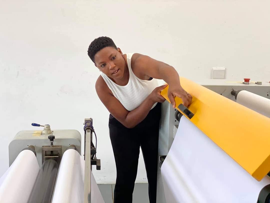 Mditshwer's tweet photo. Meet Mbalenhle Ngcobo(29) from Ballito, the owner of Ifutho Paper. Her company produces office printing paper in A4 and A3 sizes, which is compatible with all printing machines and inkjet printers. To place orders: info@ifuthopaper.co.za / 0736874535.

This is amazing https://t.co/nfcdJIdnDH