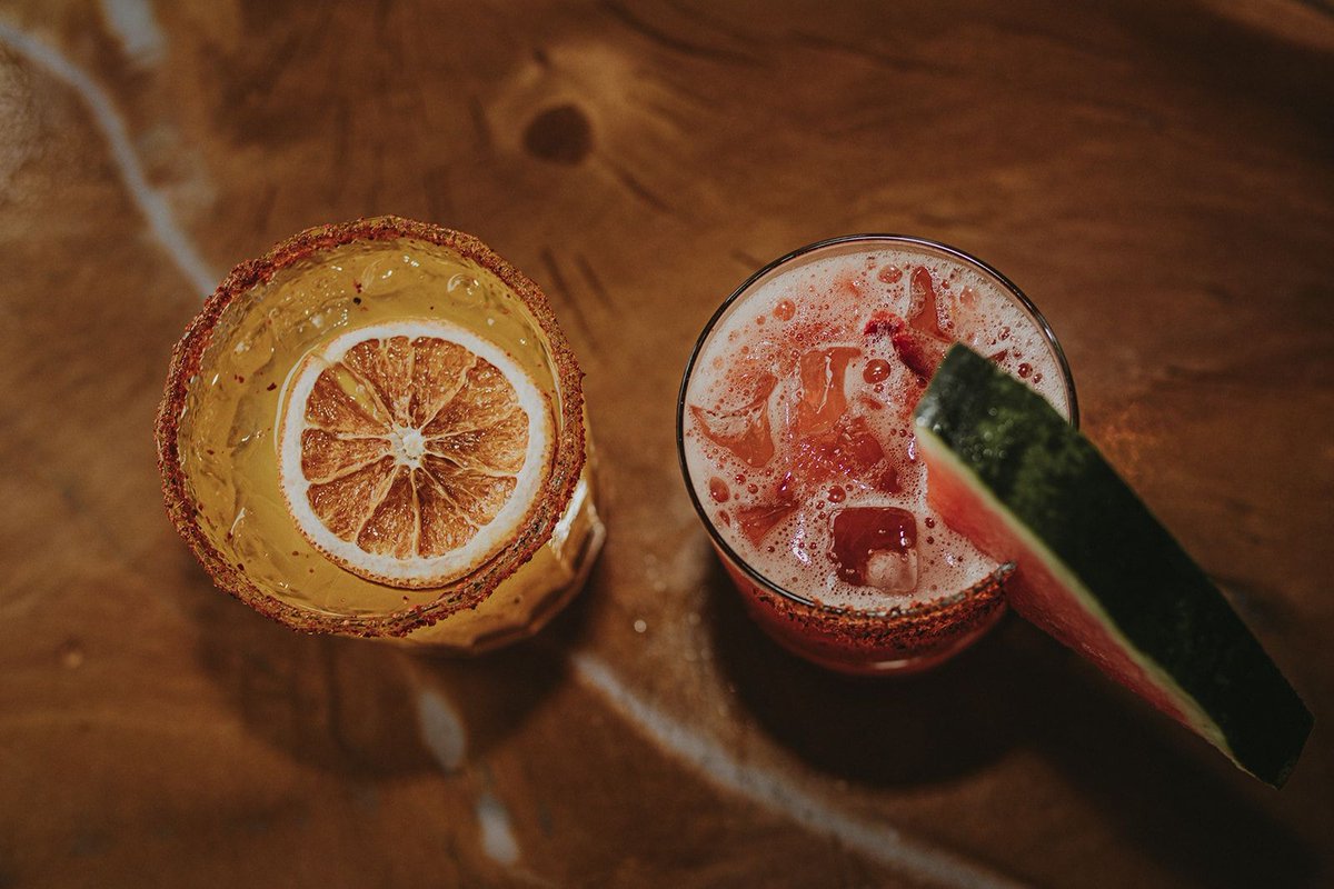 It's beginning to look a lot like cocktails 🍹🍊🍉
Join us for delicious drinks and a fun time!
#drinkstation #drinksandfood #drinkswithfriends #drinksondrinks

Check out our menu: tarahumatamexicangrill.com