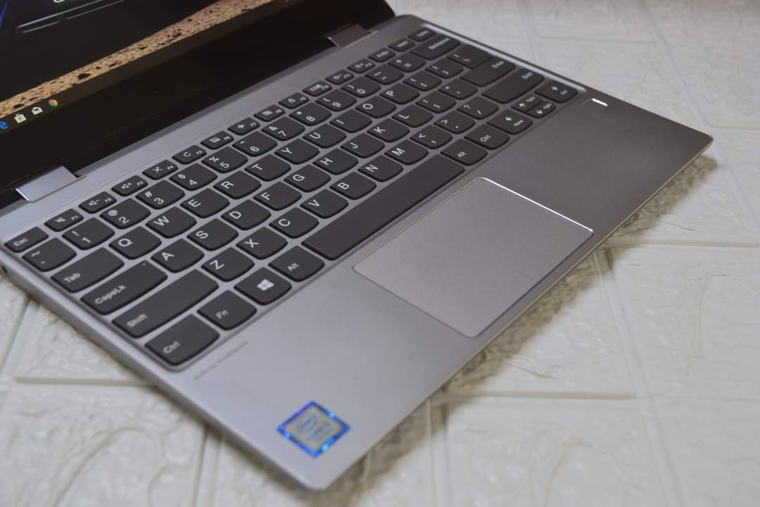 Smartfuture898's tweet image. Model : LENOVO Yoga 720-12 IKB  
CPU : i3-7100U Core i3 GEN7 2.40GHz 3M 
RAM : 4 GB R4-blit-in Storage : 256 M.2 SSD  
Display 12&quot; VGA : Intel HD Graphics 620 To 2G 
-شاشة لمس + كيبورد مضيئة   - 1920 X 1080 FHD IPS  - USB3 + CAM +  port + Fingerprint 
 عمر جمال  01151948907  \