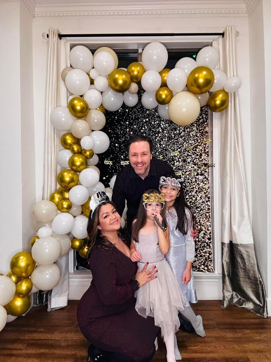 adaspasia's tweet photo. My sisters, my best friends 💗
Awesome New Year celebration with friends and family. https://t.co/Oj08yhDina