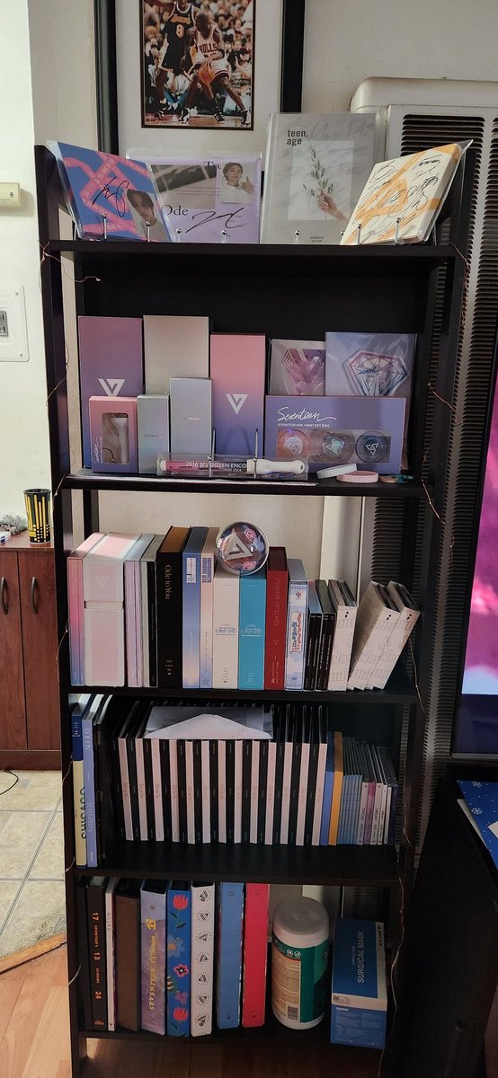 caratmom_1004's tweet photo. General cleaning while streaming #SEVENTEEN mv's. Our living room is SVT's display room now🤣🤣🤣. Next comeback we will not have space for more albums. #Caratlife https://t.co/VNxPxqXrHq