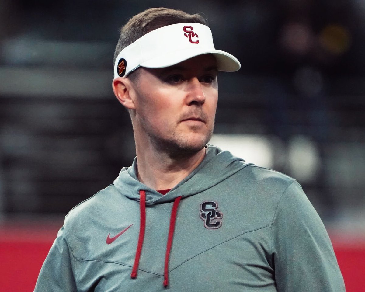 PFF_College's tweet photo. Lincoln Riley is now 1-4 in bowl games as a head coach https://t.co/grJ2V2rmnF