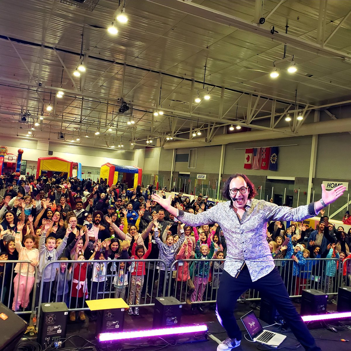 MikeDurzo's tweet photo. Big thanks to everyone who came out to our NYE show in Oshawa at the Delpark Homes Centre! Happy New Year!
.
.
#MegaMagic #MikeDurzo #CityOfOshawa #MagicShow https://t.co/qJTnlQkLDj