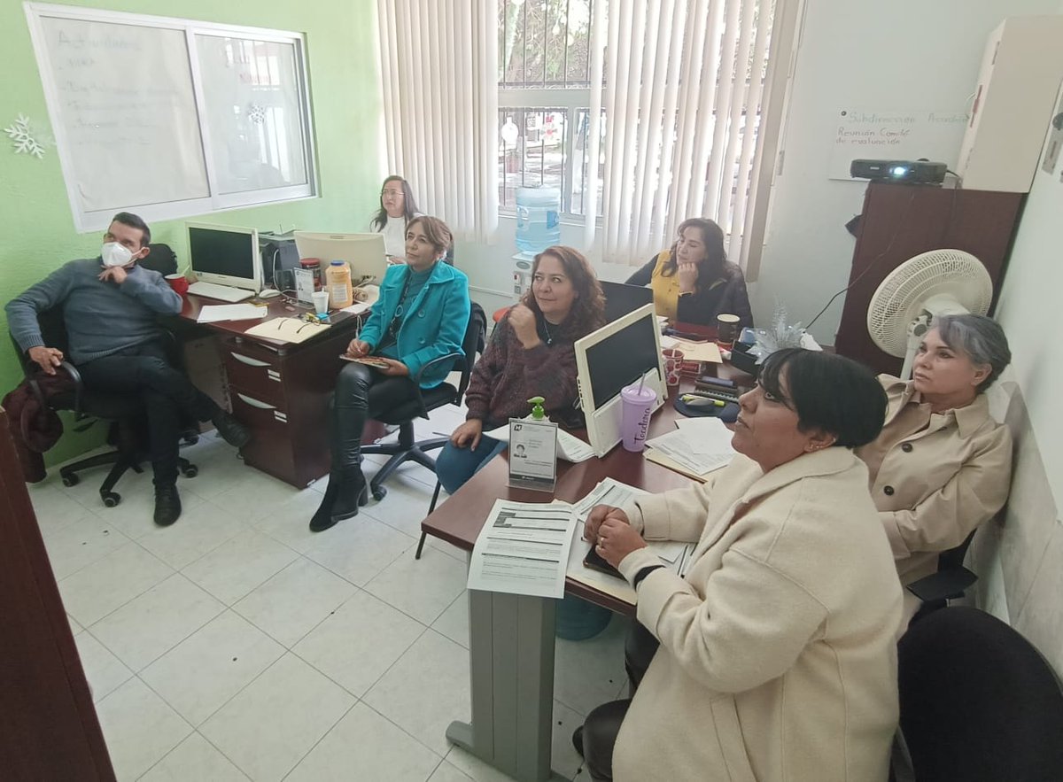 La Directora General de la #DGDC Mtra. María del Rosario Ramírez Hernández y académicos de la misma, se preparan para dar acompañamiento y observación académica en la fase Intensiva de formación continua a escuelas de educación básica. 
<a href="/natycastrejonv/">Naty Castrejón</a> 
#PrimeroLaEducación