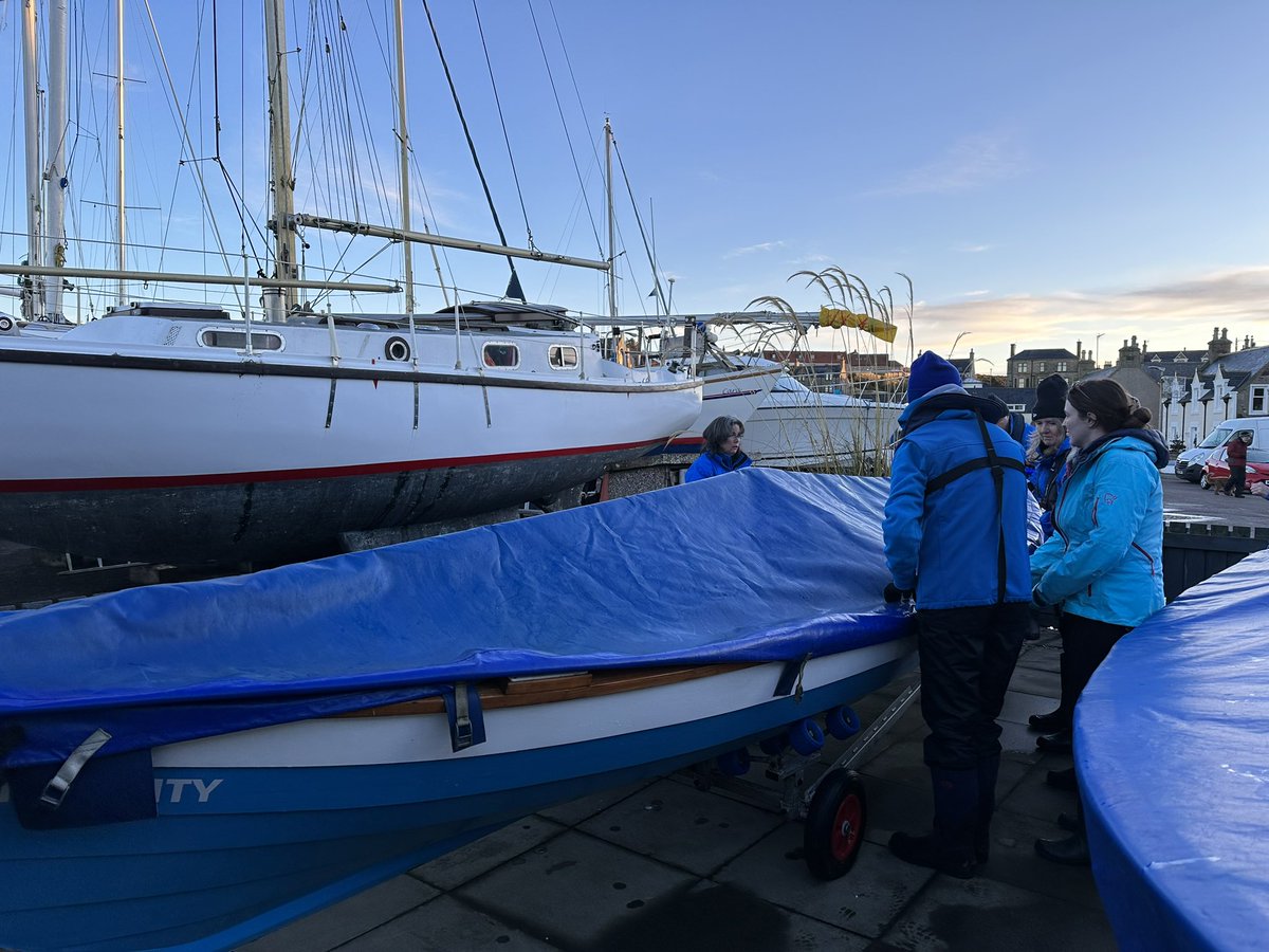 MacLeanKatie's tweet photo. Rowing into β23 πππ£π»ββοΈ @FindochtyWater #Findochty #Finechty #coastalrowing #MorayCoast https://t.co/88SvgG1ei1