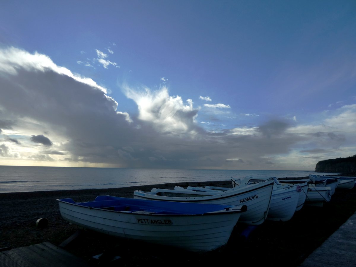 simonhoustoun's tweet image. A fascinating #cloudscape at #PettLevel today.
#bigskies