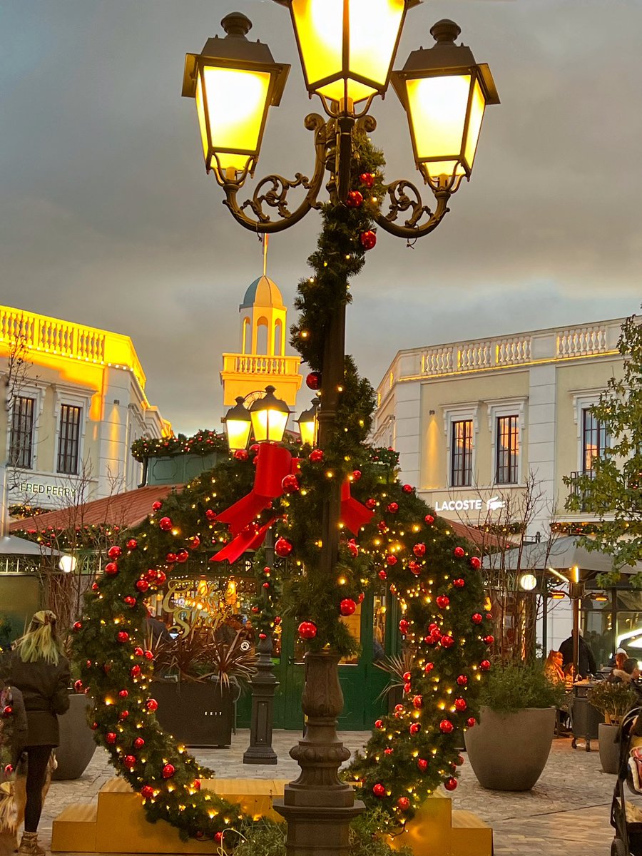 Cattan2011's tweet photo. McArthurGlen Designer Outlet - shop till you drop #streetart #STAFFORDSHIRE #WESTMIDLANDS #travel #travelphotography #travelphoto #NewYear2023 #beautifulworld #visitengland https://t.co/aRC1s30fwH