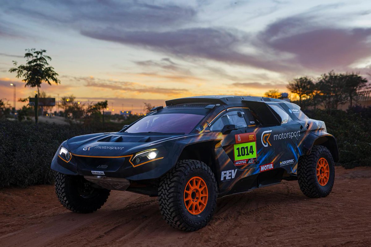 hydrogfan's tweet photo. In January 2024, Philippe Croizon will be the first man to take part in the #DakarRally in a #hydrogen-powered racing vehicle. It is a vehicle developed by @GCKmotorsport. It will have 4 tanks storing 30 kg of hydrogen at 700 bar. The 200 kW #fuelcell will develop 320 kW of power https://t.co/PnOXsX8Usp