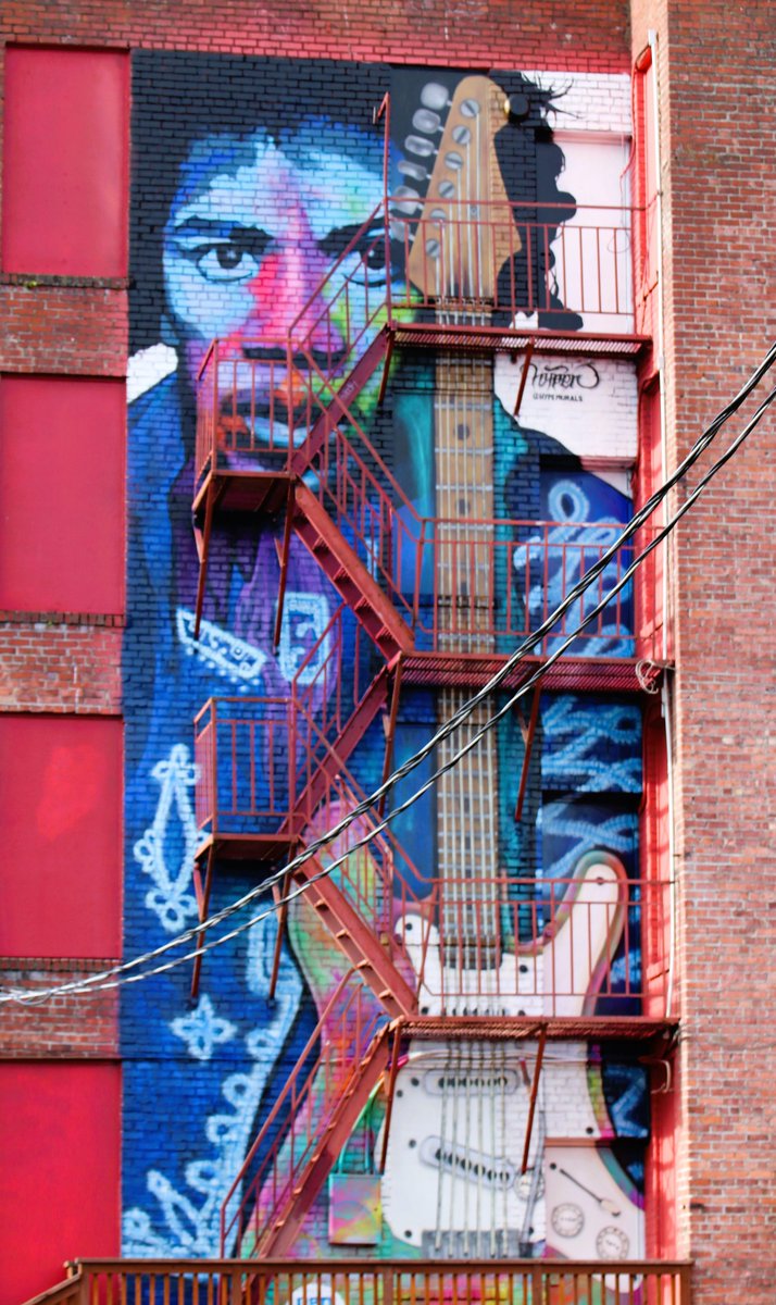 MyEverettNews's tweet photo. There's a 4-story mural of Jimi Hendrix that has been completed recently by local graffiti artist and educator "Hyper" It's at the back of 1800 Hewitt in downtown #Everett https://t.co/kR23nwNeqc https://t.co/etBhHf17k9