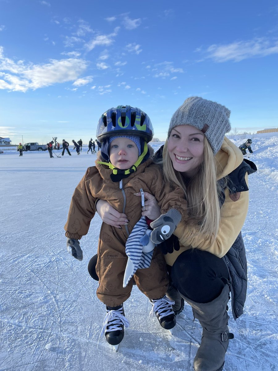 MoniquePayne19's tweet photo. First time on skates for my little man! https://t.co/4RwxQ6yJg9