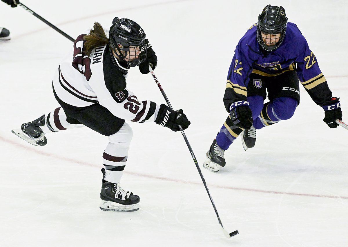 EricaPhotog's tweet image. .@UnionWHockey tops St Michaels 6-1 for their 10th victory of the season @ecachockey #UnionCollege @UnionCollege @UnionAthletics