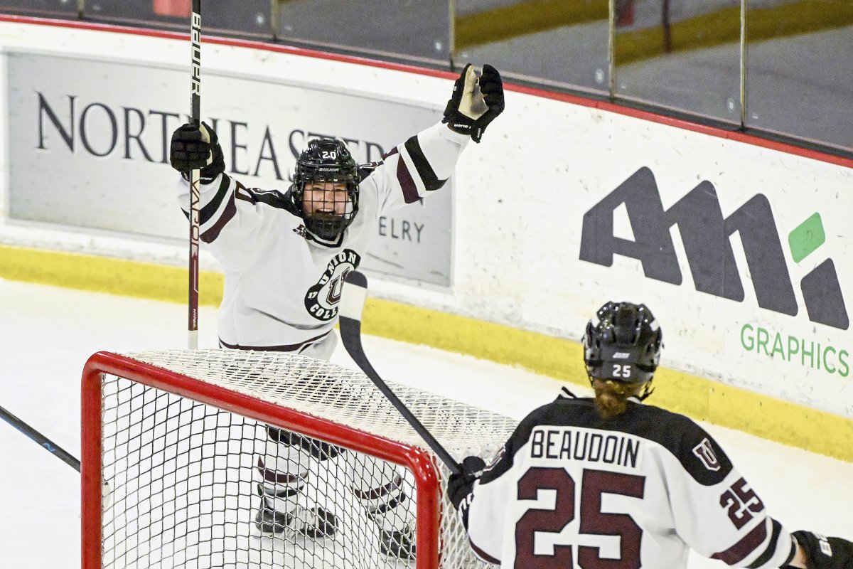 EricaPhotog's tweet image. .@UnionWHockey tops St Michaels 6-1 for their 10th victory of the season @ecachockey #UnionCollege @UnionCollege @UnionAthletics