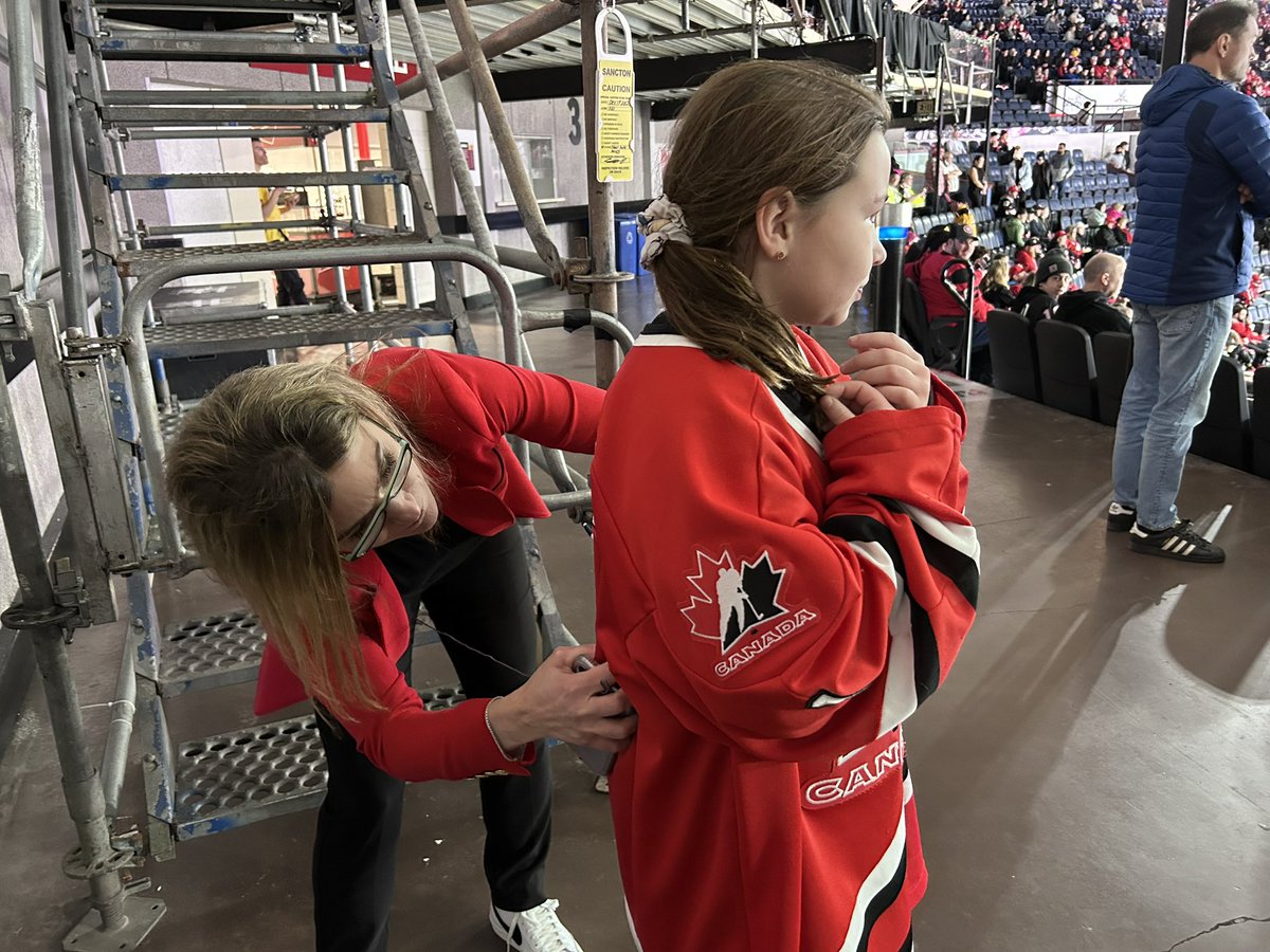 Melanie Keats (@melaniekeats) on Twitter photo #WorldJuniors2023 is one of my favourite tournaments, but what I love even more is having B connect with female hockey players and role models like <a href="/cherylpounder/">Cheryl Pounder</a> #WorldJuniors2023 is one of my favourite tournaments, but what I love even more is having B connect with female hockey players and role models like <a href="/cherylpounder/">Cheryl Pounder</a>