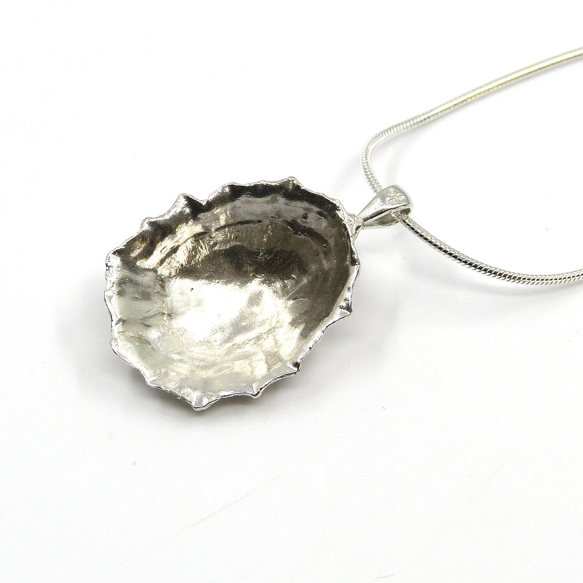 TheStrandline's tweet photo. Sterling Silver Limpet Shell Necklace, Cast Shell Pendant, Seashell Pendant, Hallmarked Silver Pendant https://t.co/1uq53bLBJS #Etsy #thestrandline #EarlyBiz #northumberland #warkworth #supportsmallbusiness #HandmadeHour #shopindie #UKGiftAM #LimpetShell https://t.co/iTn3Xb5MGb