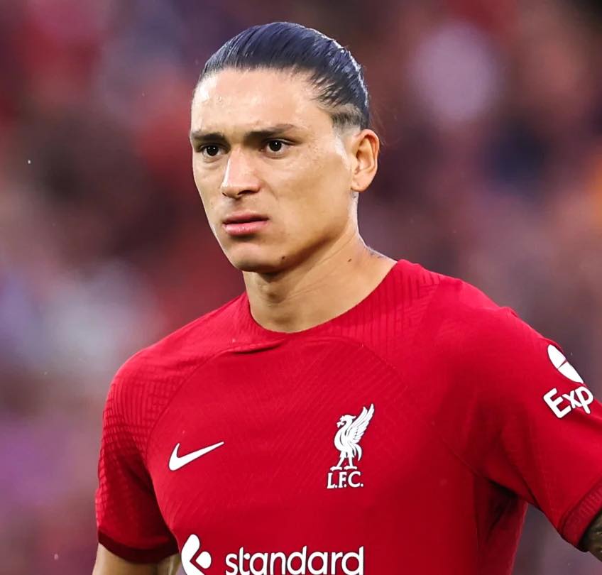FootballFunnnys's tweet photo. Darwin Nunez has missed 15 of 19 big chances this season. 

The most consistent player in the Premier League. Consistently shit. 😂 https://t.co/jWqAPbqtbN