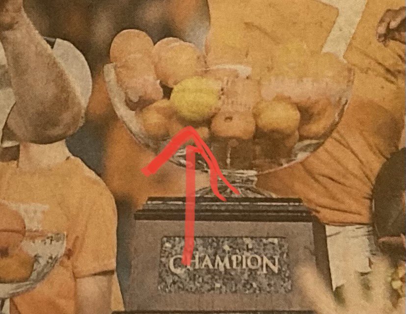 btoppmeyer's tweet photo. Is this a lemon in the Orange Bowl?
#Fruitgate https://t.co/syznFwD8zE