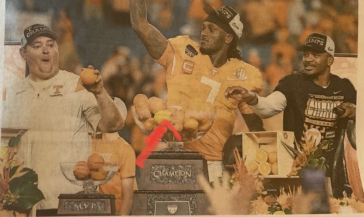 btoppmeyer's tweet photo. Is this a lemon in the Orange Bowl?
#Fruitgate https://t.co/syznFwD8zE