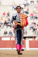 Hoy cumple 23 años el diestro mexicano de saga 
<a href="/CALEJANDROAM/">Alejandro Adame</a>, recién doctorado por sus hermanos, nacido en Aguascalientes <a href="/portaltaurino/">Portal Taurino</a>