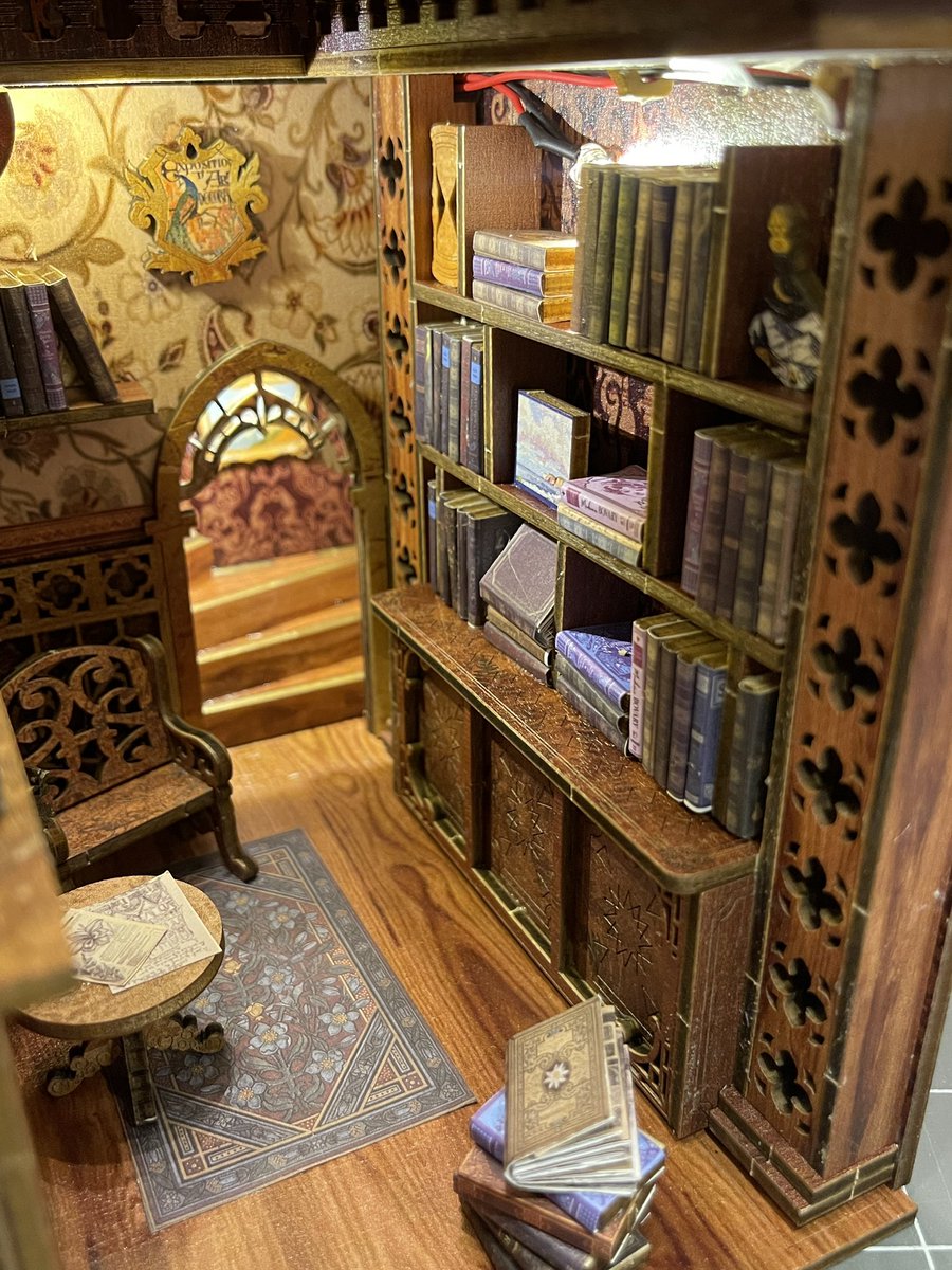 TeaLeaves_Reads's tweet photo. #book nook almost complete! https://t.co/rjEVqFR8BJ