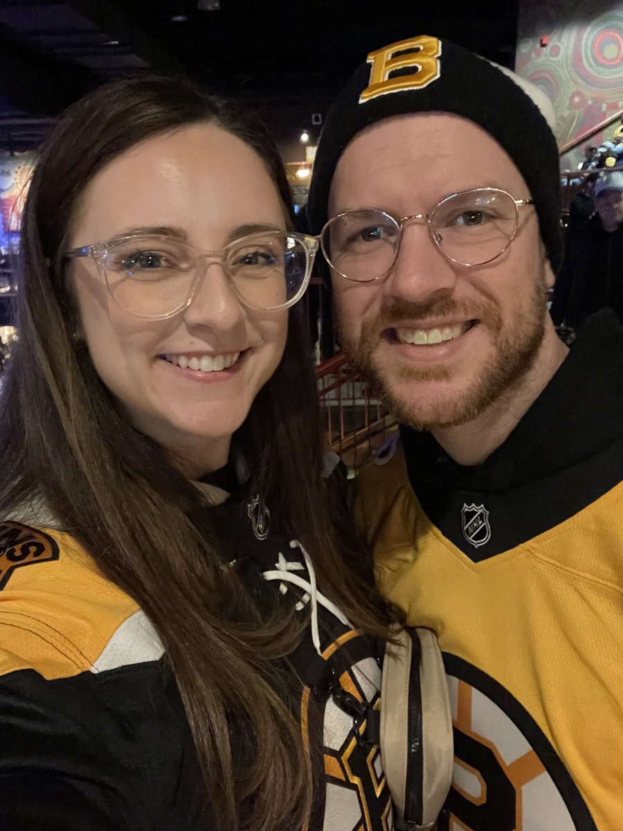 SirDRob's tweet photo. #HouseOfBruinsSTHs getting ready for the Winter Classic! https://t.co/RURa2nMowa